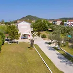 Eleni Studios & Apartments